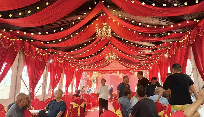 Tenda dorong dan tarik untuk perjamuan anggur merevolusi pengalaman bersantap di luar ruangan