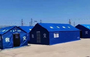 Tangshan Pengcheng Outdoor sangat terlibat dalam standarisasi proses tenda bantuan bencana, membangun garis pertahanan berkualitas yang kokoh untuk pasokan darurat.