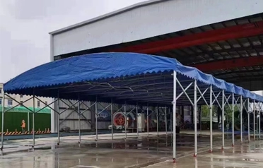 Mengapa tenda yang dapat dibuka menjadi persyaratan penting untuk transformasi ruang luar modern?